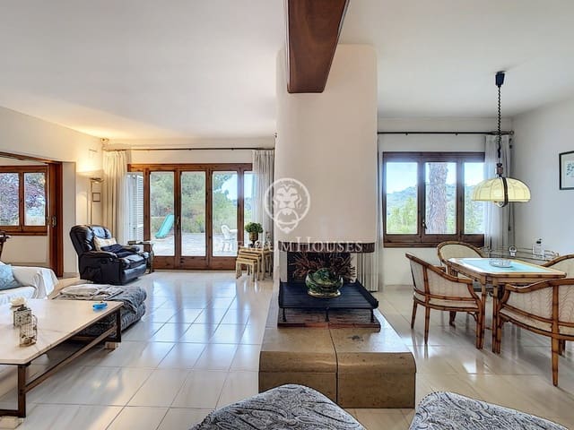 6 slaapkamer Villa te koop in Sant Cebrià de Vallalta met garage - € 1.000.000 (Ref: 4265040)