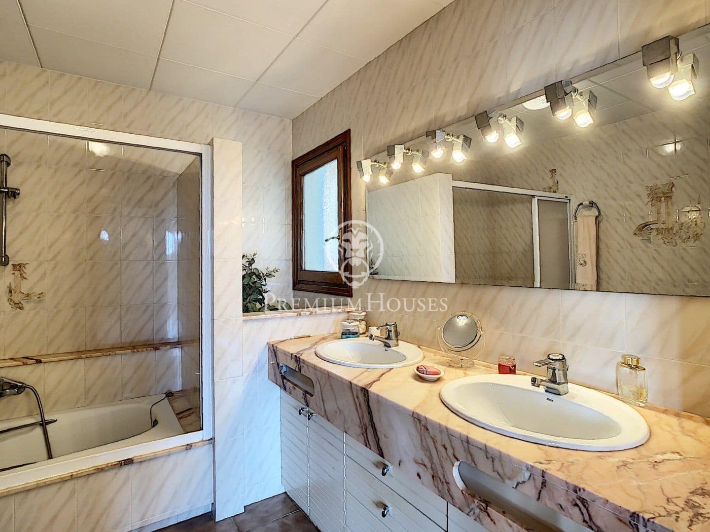 6 soveværelse Villa til salg i Sant Cebria de Vallalta med garage - € 1.000.000 (Ref: 4265040)