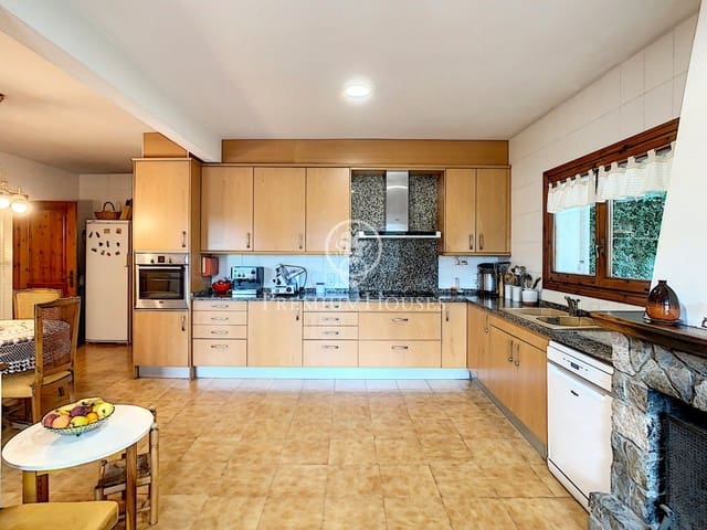 6 slaapkamer Villa te koop in Sant Cebrià de Vallalta met garage - € 1.000.000 (Ref: 4265040)