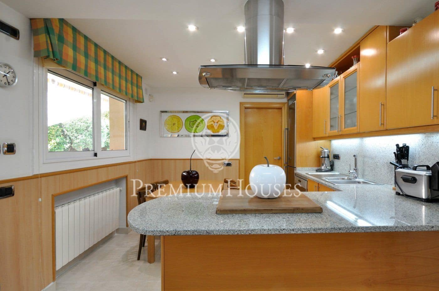 4 chambre Villa/Maison à vendre à Sant Andreu de Llavaneres avec piscine garage - 1 150 000 € (Ref: 4681454)