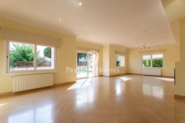 4 soveværelse Villa til salg i Vilassar de Dalt med swimmingpool garage - € 930.000 (Ref: 4683270)