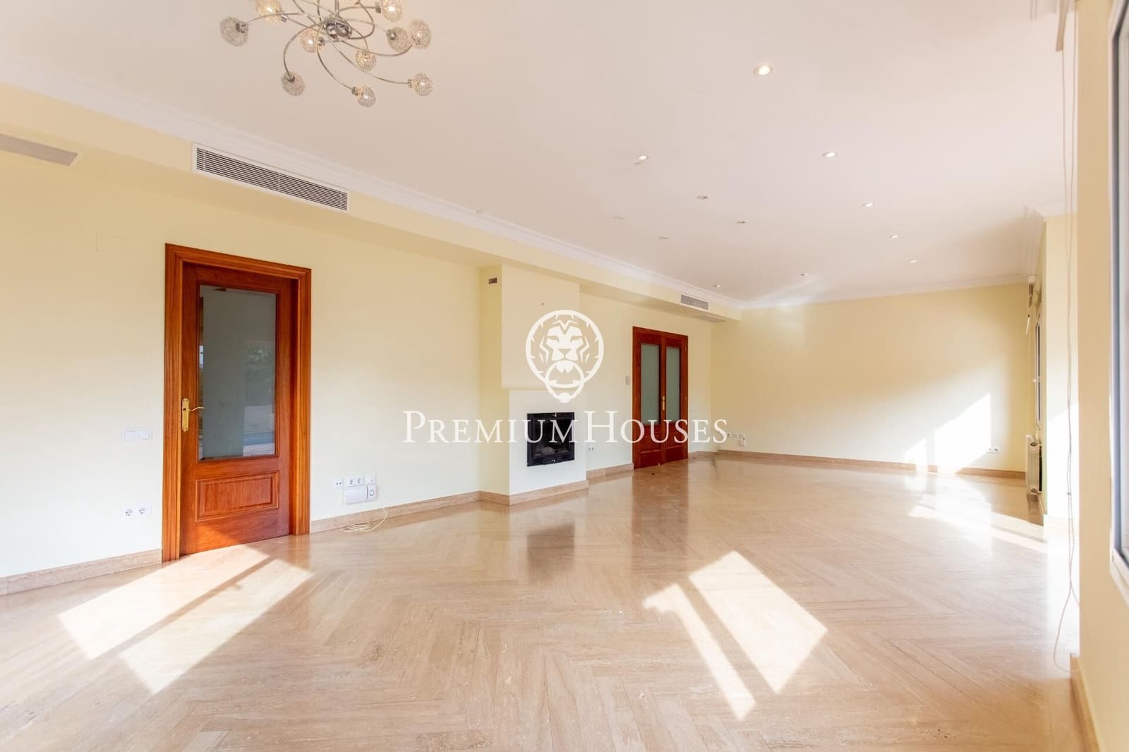 4 soveværelse Villa til salg i Vilassar de Dalt med swimmingpool garage - € 930.000 (Ref: 4683270)