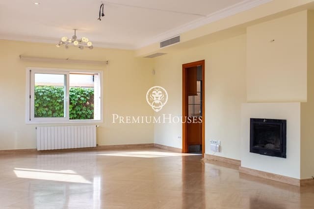 4 soveværelse Villa til salg i Vilassar de Dalt med swimmingpool garage - € 930.000 (Ref: 4683270)