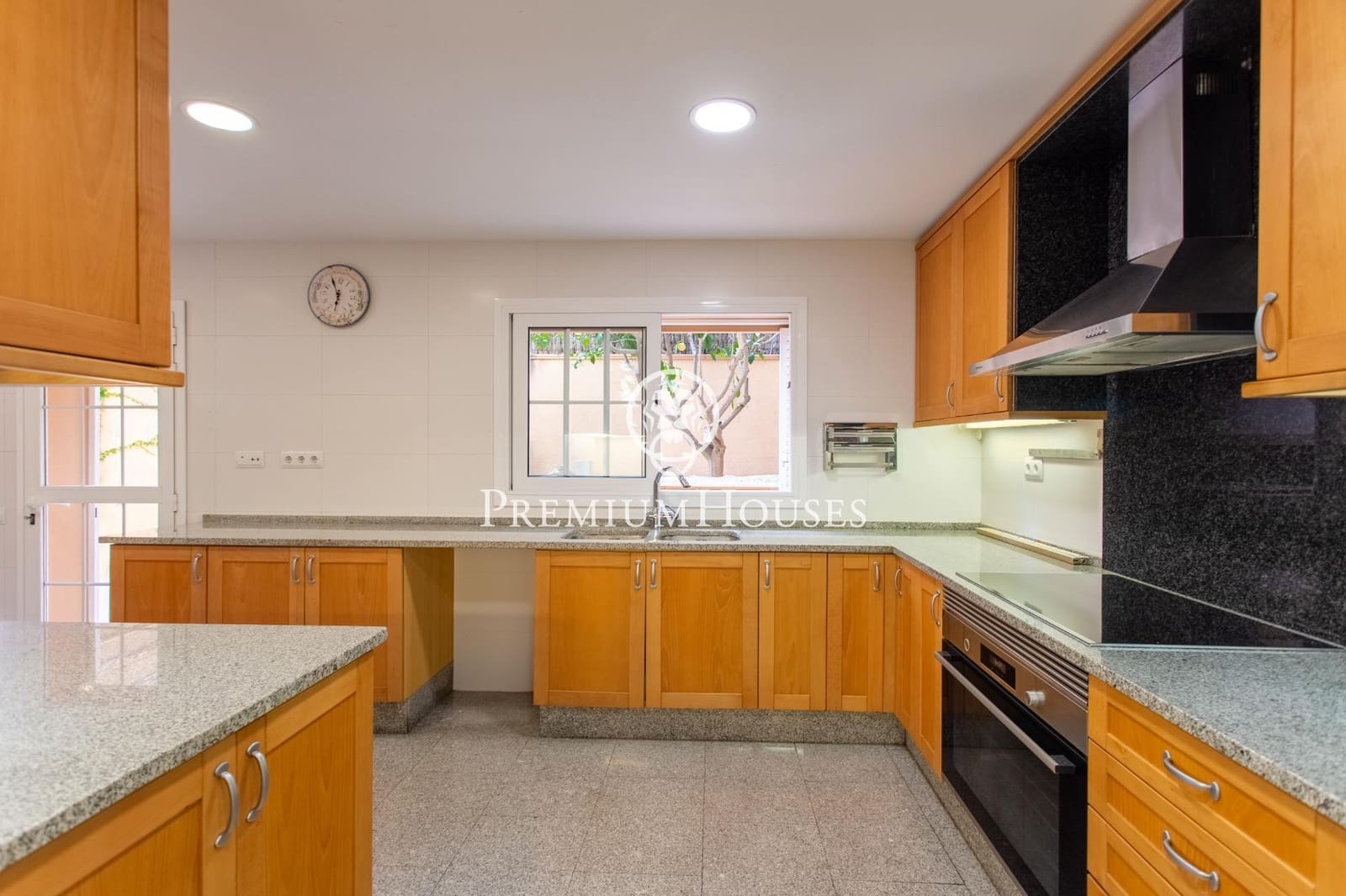 4 soveværelse Villa til salg i Vilassar de Dalt med swimmingpool garage - € 930.000 (Ref: 4683270)