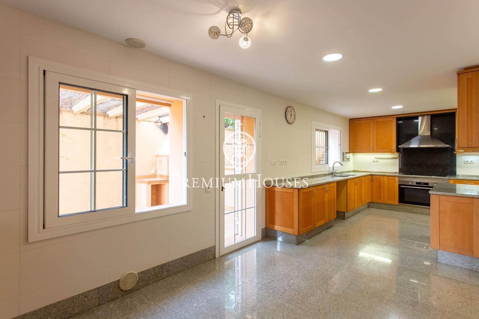 4 soveværelse Villa til salg i Vilassar de Dalt med swimmingpool garage - € 930.000 (Ref: 4683270)