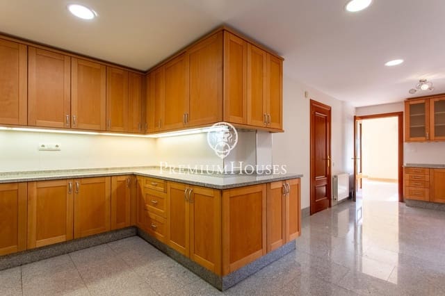 4 soveværelse Villa til salg i Vilassar de Dalt med swimmingpool garage - € 930.000 (Ref: 4683270)