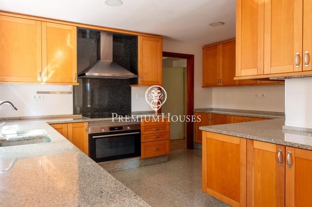 4 soveværelse Villa til salg i Vilassar de Dalt med swimmingpool garage - € 930.000 (Ref: 4683270)