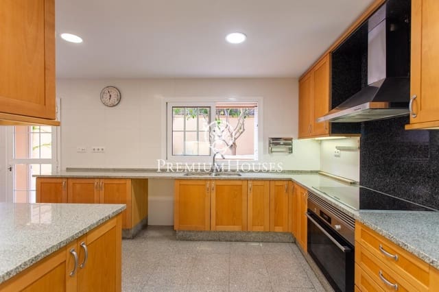 4 soveværelse Villa til salg i Vilassar de Dalt med swimmingpool garage - € 930.000 (Ref: 4683270)