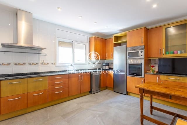 5 bedroom Villa for sale in Arenys de Mar with pool garage - € 750,000 (Ref: 9205001)