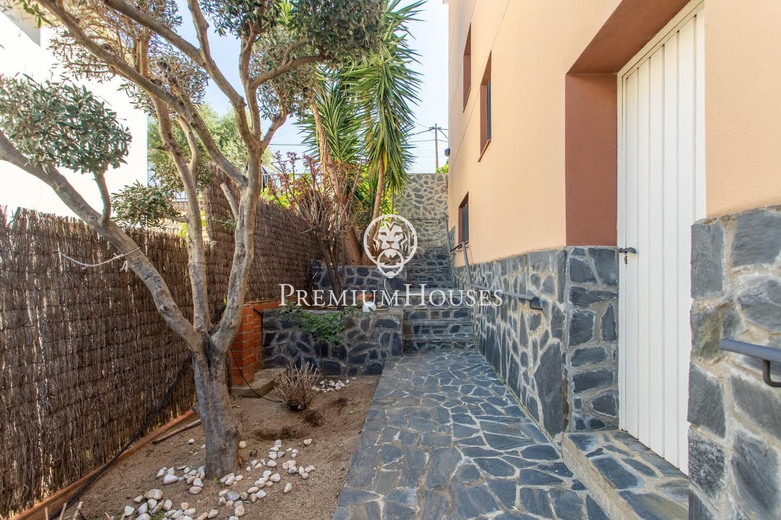 5 soveværelse Villa til salg i Arenys de Mar med swimmingpool garage - € 750.000 (Ref: 9205001)