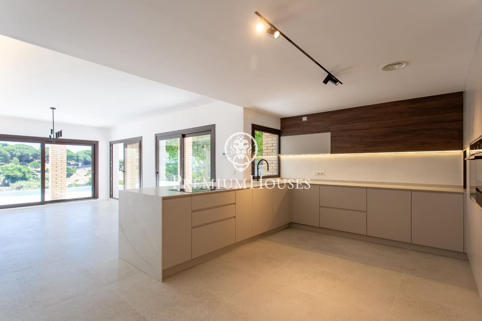 4 sypialnia Willa na sprzedaż w Arenys de Mar z basenem garażem - 1 150 000 € (Ref: 9205004)