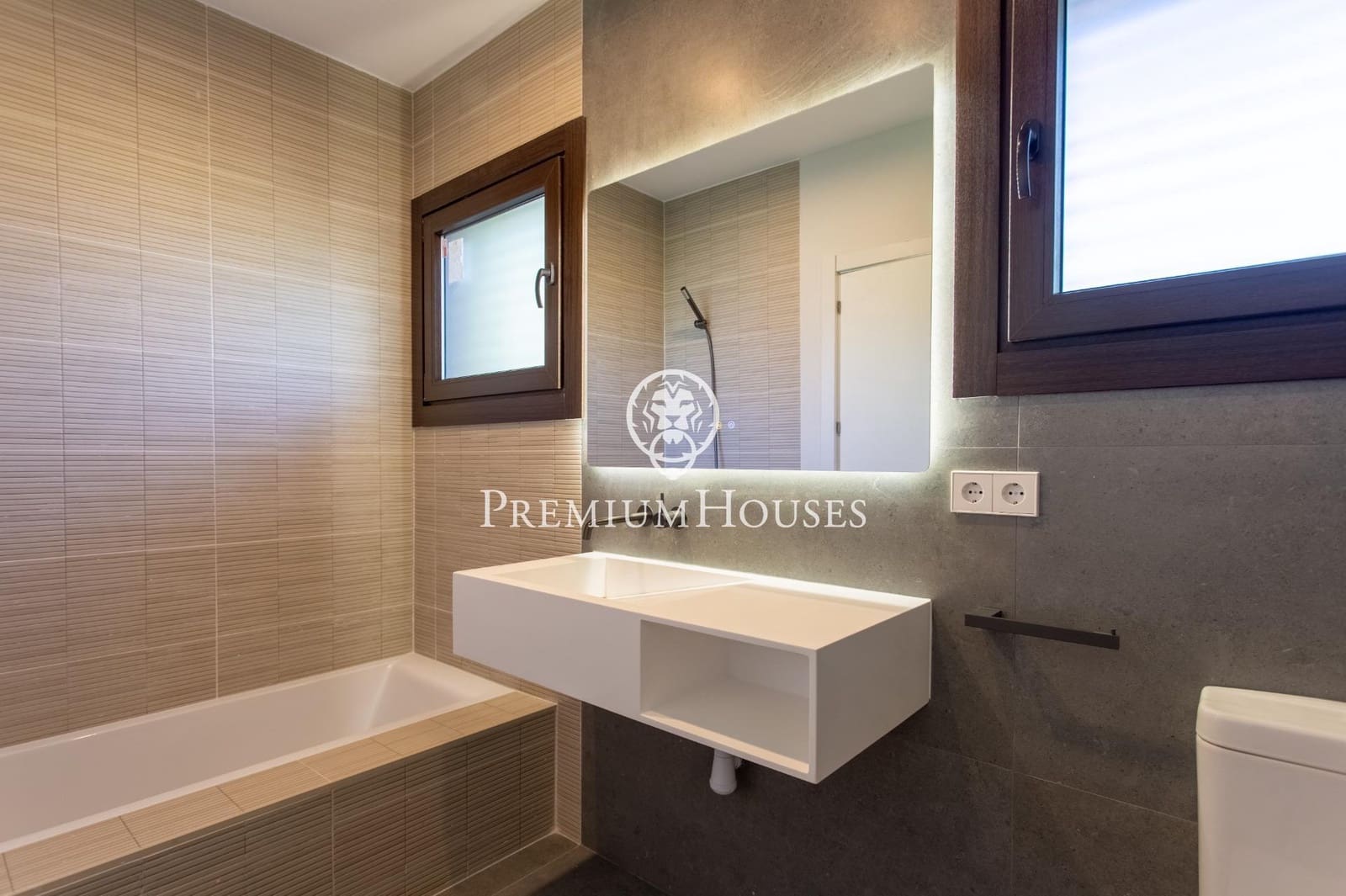 4 sypialnia Willa na sprzedaż w Arenys de Mar z basenem garażem - 1 150 000 € (Ref: 9205004)