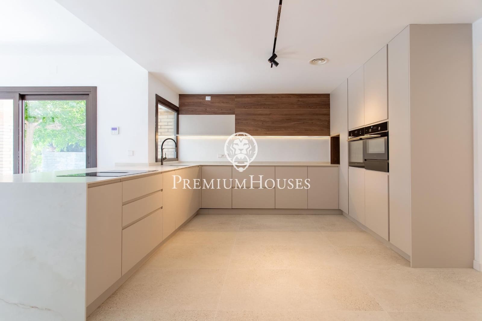 4 sypialnia Willa na sprzedaż w Arenys de Mar z basenem garażem - 1 150 000 € (Ref: 9205004)