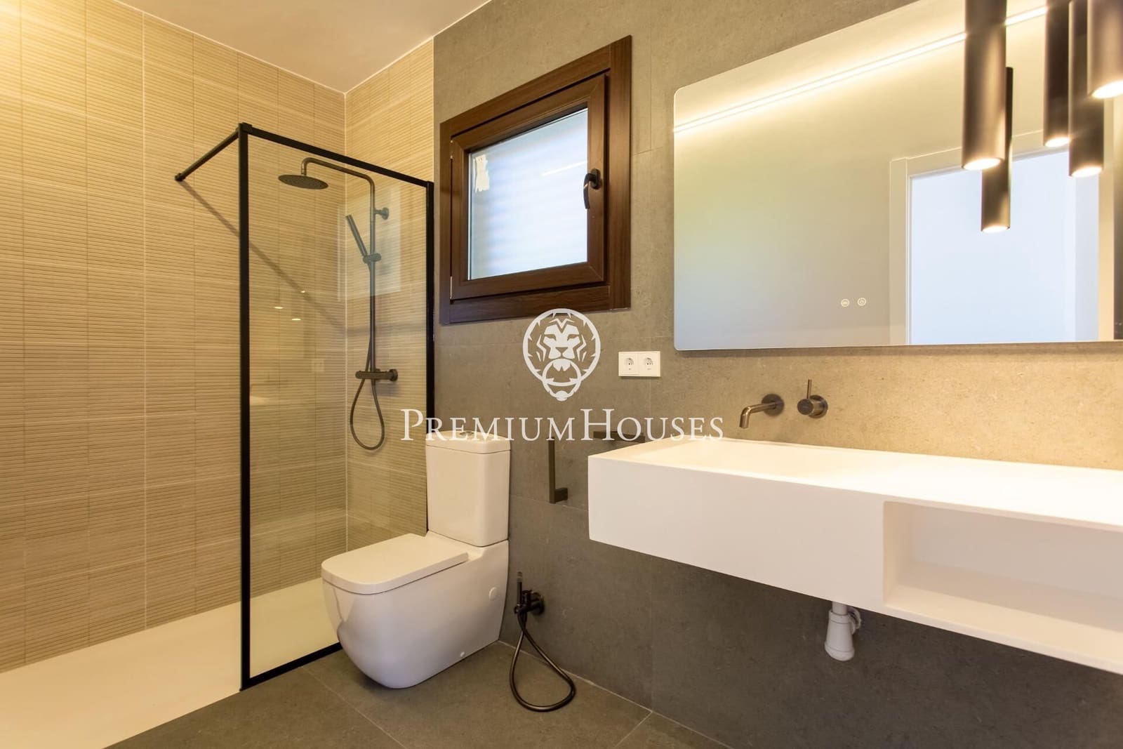 4 sypialnia Willa na sprzedaż w Arenys de Mar z basenem garażem - 1 150 000 € (Ref: 9205004)