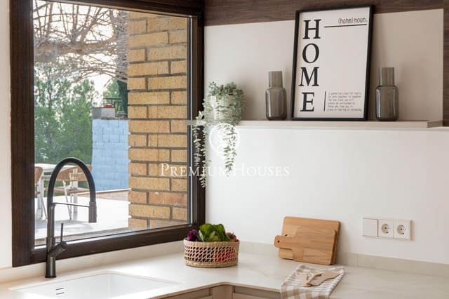 4 sovrum Villa till salu i Arenys de Mar med pool garage - 1 090 000 € (Ref: 9205004)