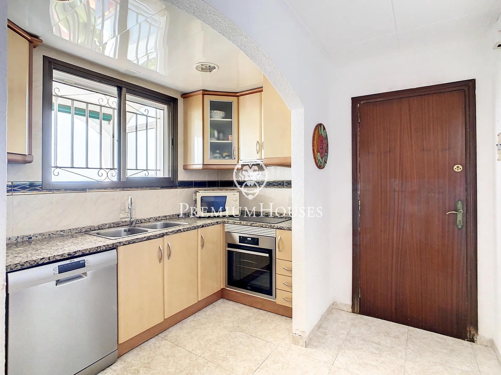 4 chambre Villa/Maison à vendre à Santa Susanna avec piscine - 360 000 € (Ref: 9205005)