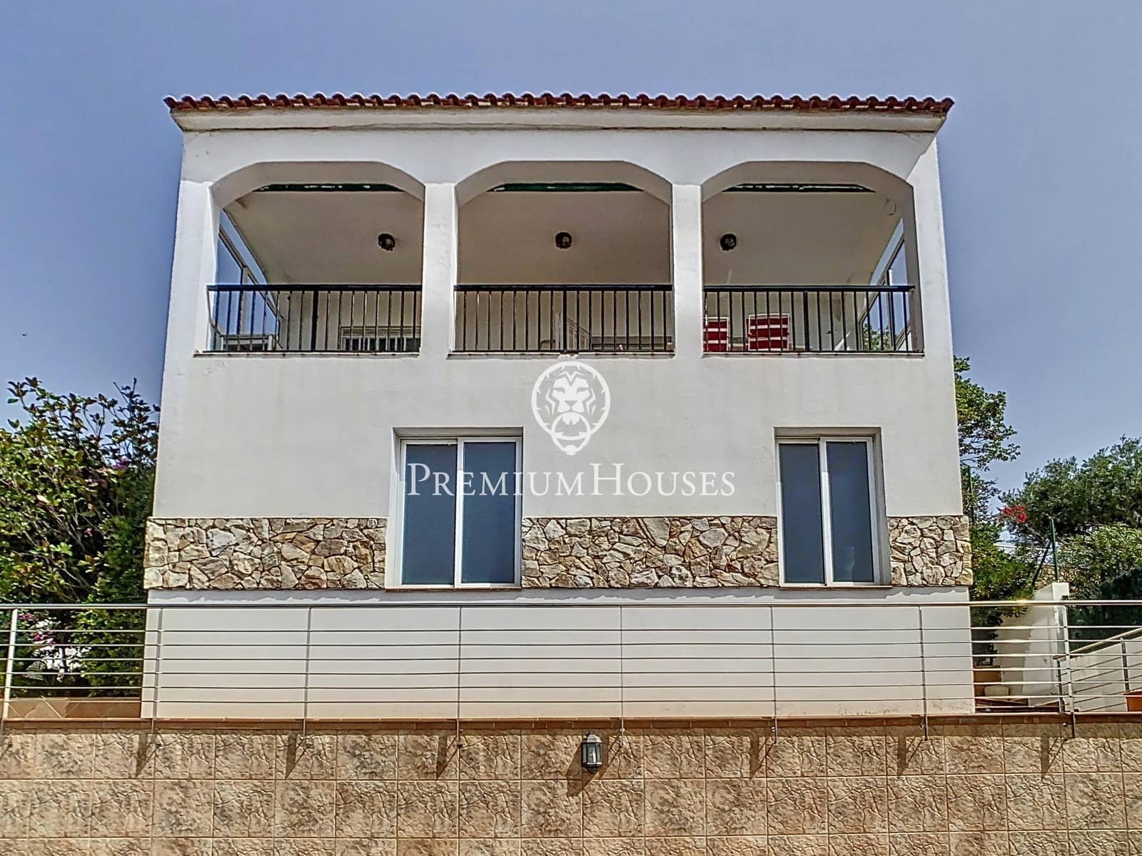 4 chambre Villa/Maison à vendre à Santa Susanna avec piscine - 360 000 € (Ref: 9205005)