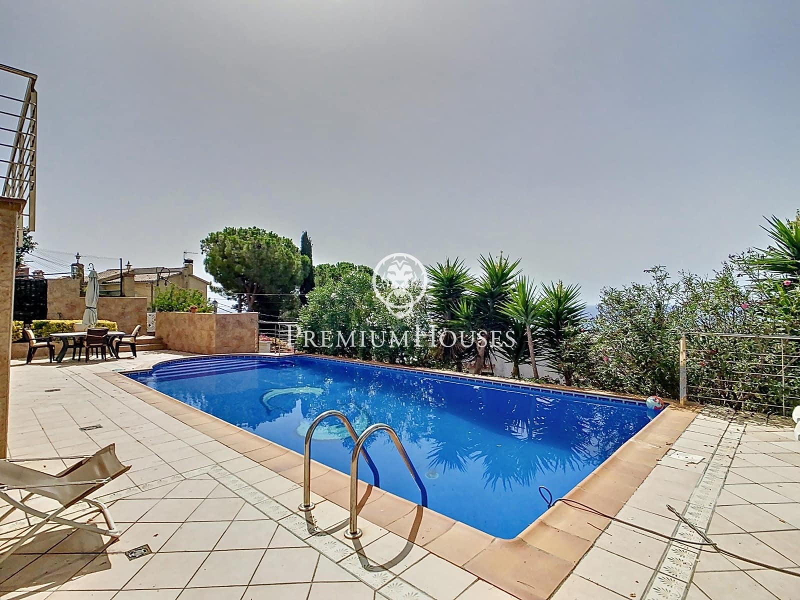 4 chambre Villa/Maison à vendre à Santa Susanna avec piscine - 360 000 € (Ref: 9205005)