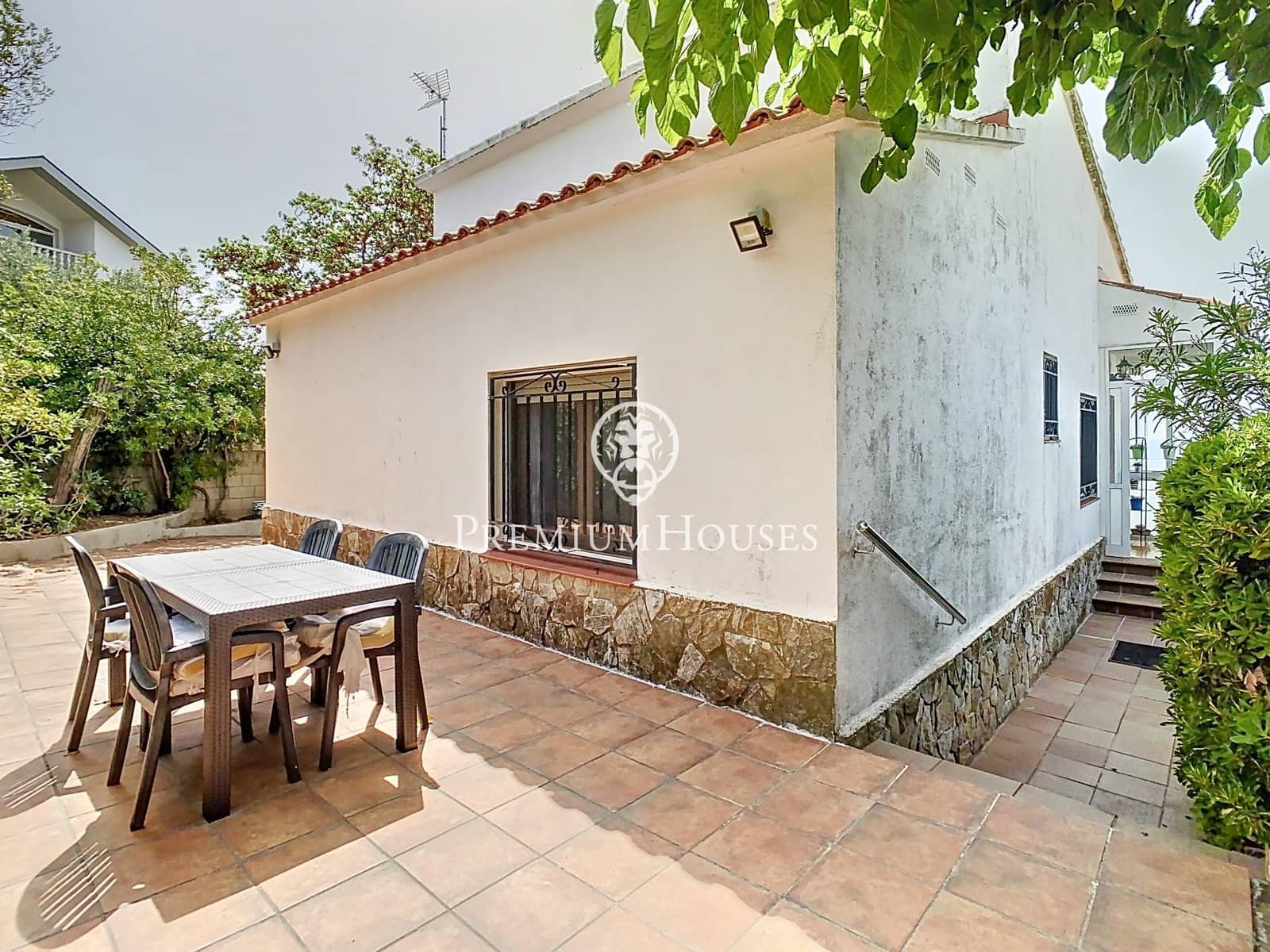 4 chambre Villa/Maison à vendre à Santa Susanna avec piscine - 360 000 € (Ref: 9205005)