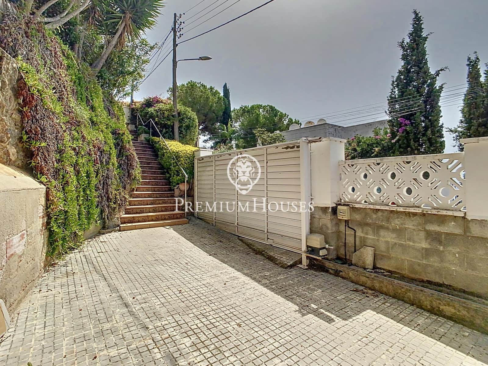 4 chambre Villa/Maison à vendre à Santa Susanna avec piscine - 360 000 € (Ref: 9205005)