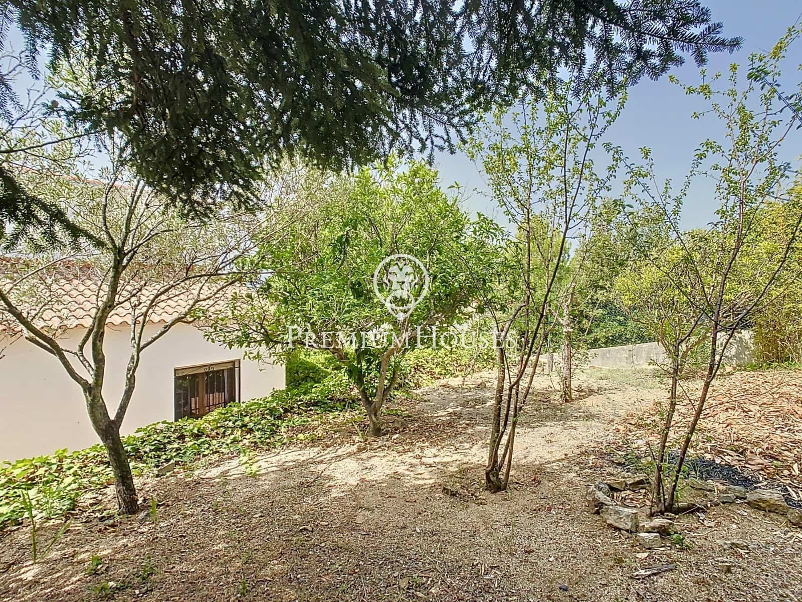 4 chambre Villa/Maison à vendre à Santa Susanna avec piscine - 360 000 € (Ref: 9205005)