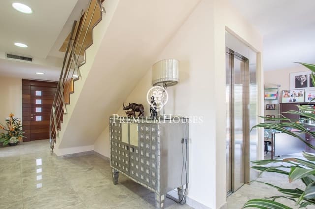 5 soverom Villa til salgs i Sant Vicenç de Montalt med svømmebasseng garasje - € 1 215 000 (Ref: 9205006)