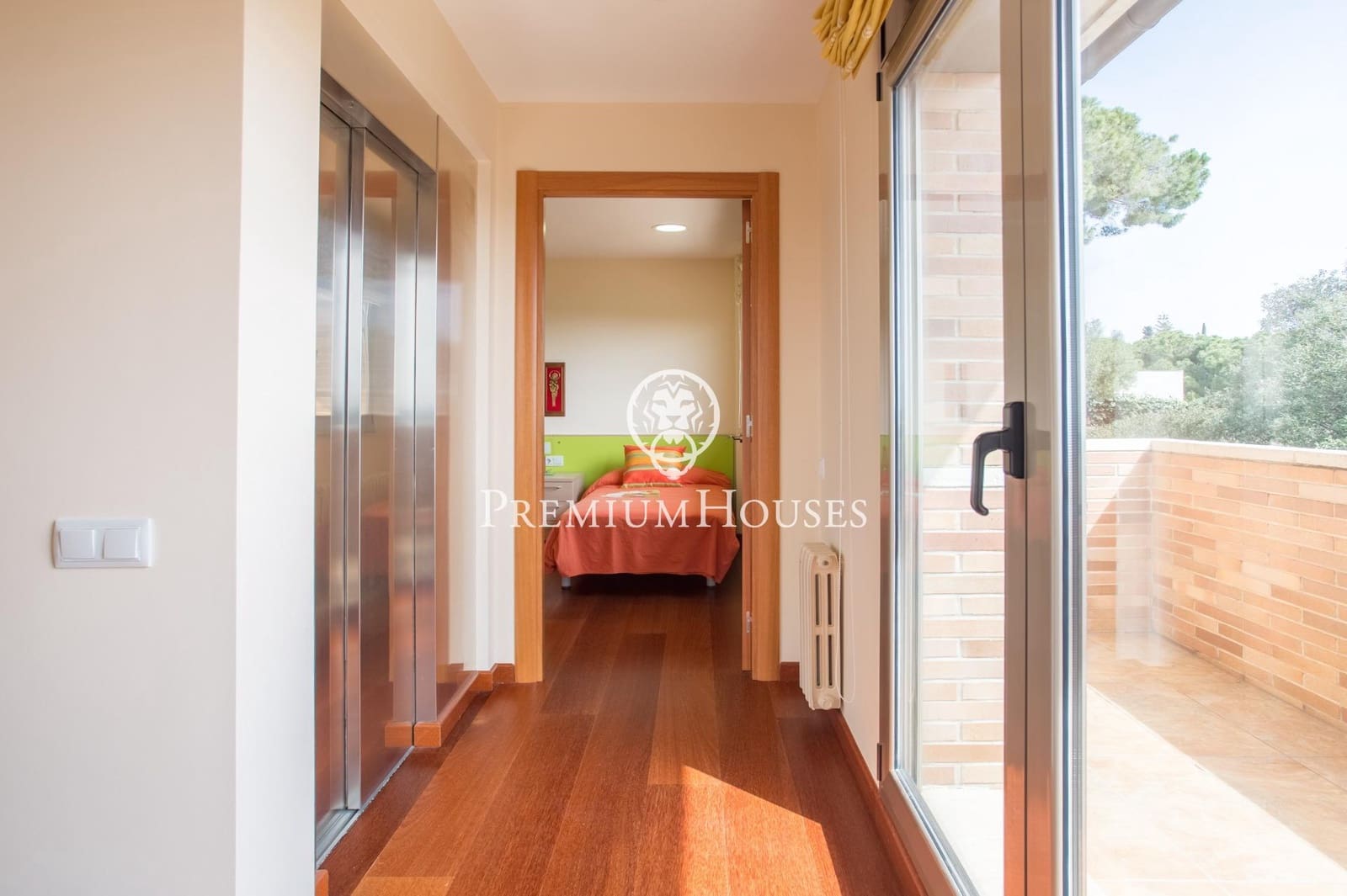 5 slaapkamer Villa te koop in Sant Vicenc de Montalt met zwembad garage - € 1.215.000 (Ref: 9205006)