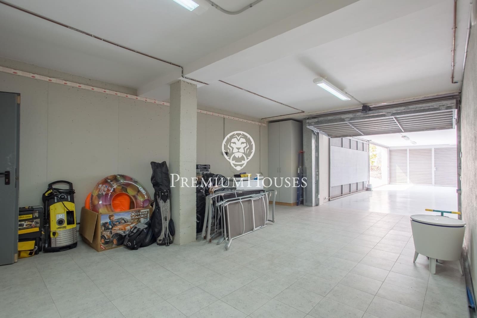 5 slaapkamer Villa te koop in Sant Vicenc de Montalt met zwembad garage - € 1.215.000 (Ref: 9205006)