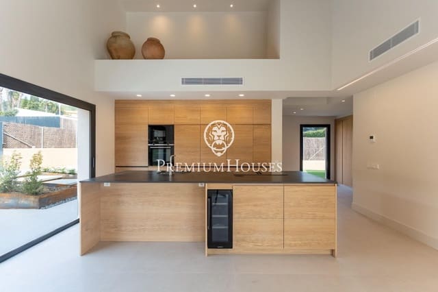 4 bedroom Villa for sale in Sant Vicenç de Montalt with pool garage - € 1,150,000 (Ref: 9205007)