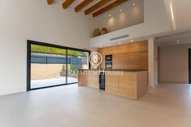 4 bedroom Villa for sale in Sant Vicenç de Montalt with pool garage - € 1,150,000 (Ref: 9205007)