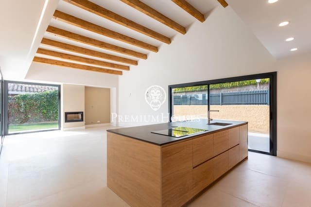 4 bedroom Villa for sale in Sant Vicenç de Montalt with pool garage - € 1,150,000 (Ref: 9205007)