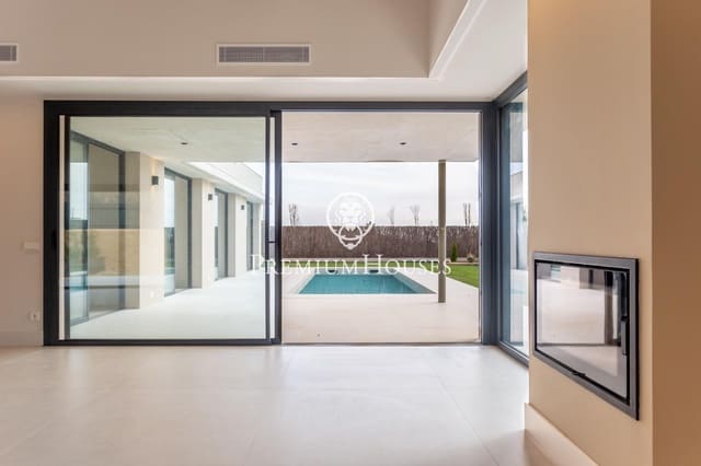 4 bedroom Villa for sale in Sant Vicenç de Montalt with pool garage - € 1,150,000 (Ref: 9205007)