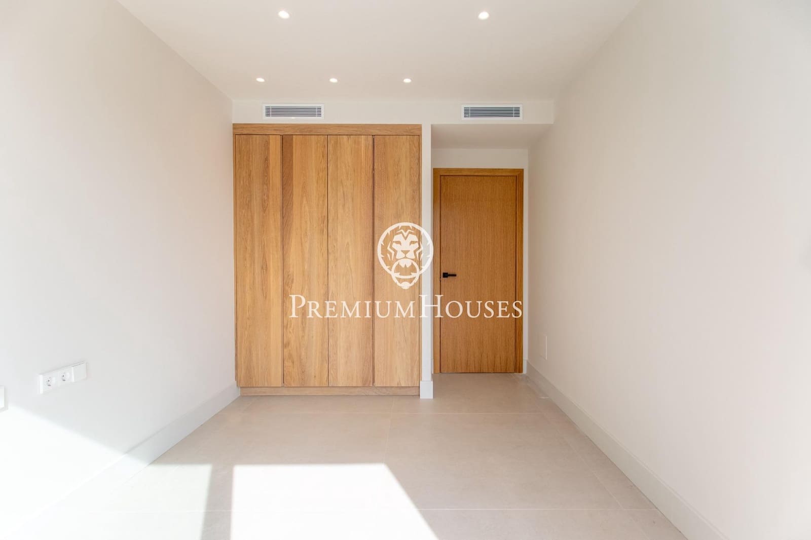 4 soveværelse Villa til salg i Sant Vicenc de Montalt med swimmingpool garage - € 1.150.000 (Ref: 9205007)