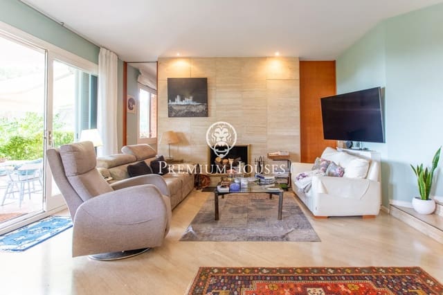 5 bedroom Villa for sale in Sant Vicenç de Montalt with pool garage - € 1,200,000 (Ref: 9205012)