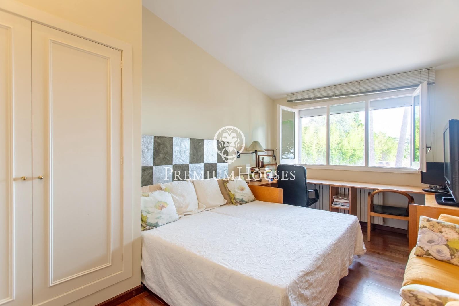 5 sypialnia Willa na sprzedaż w Sant Vicenc de Montalt z basenem garażem - 1 200 000 € (Ref: 9205012)