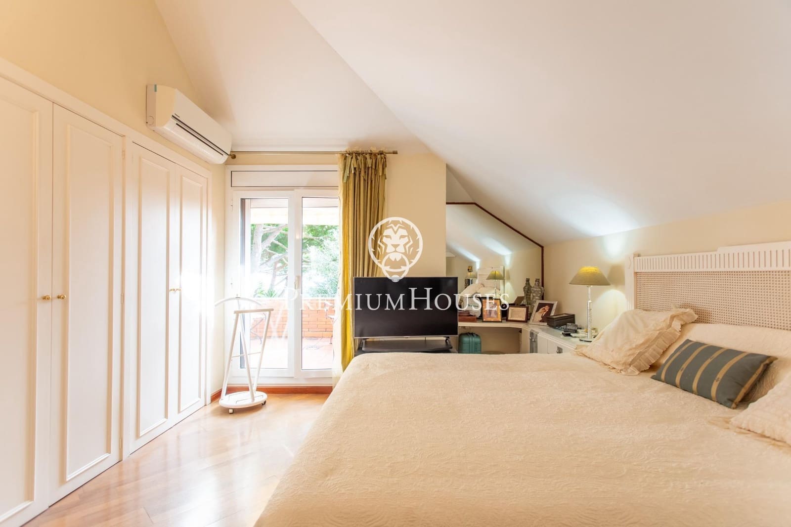 5 sypialnia Willa na sprzedaż w Sant Vicenc de Montalt z basenem garażem - 1 200 000 € (Ref: 9205012)