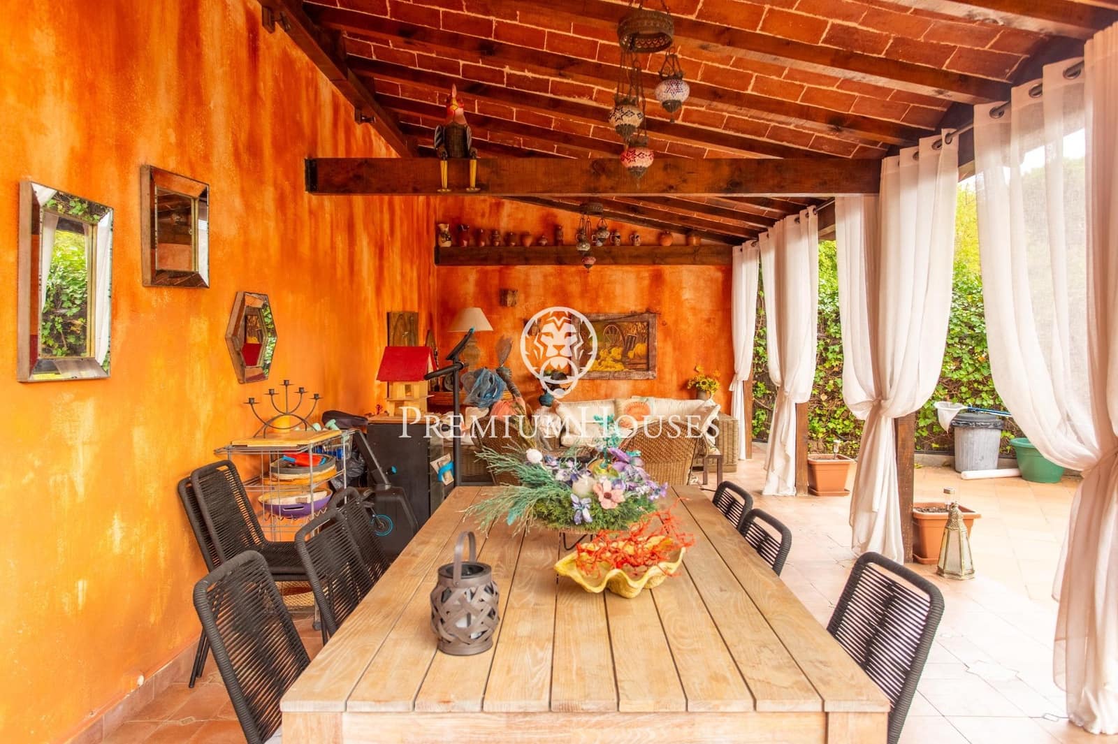 5 sypialnia Willa na sprzedaż w Sant Vicenc de Montalt z basenem garażem - 1 200 000 € (Ref: 9205012)