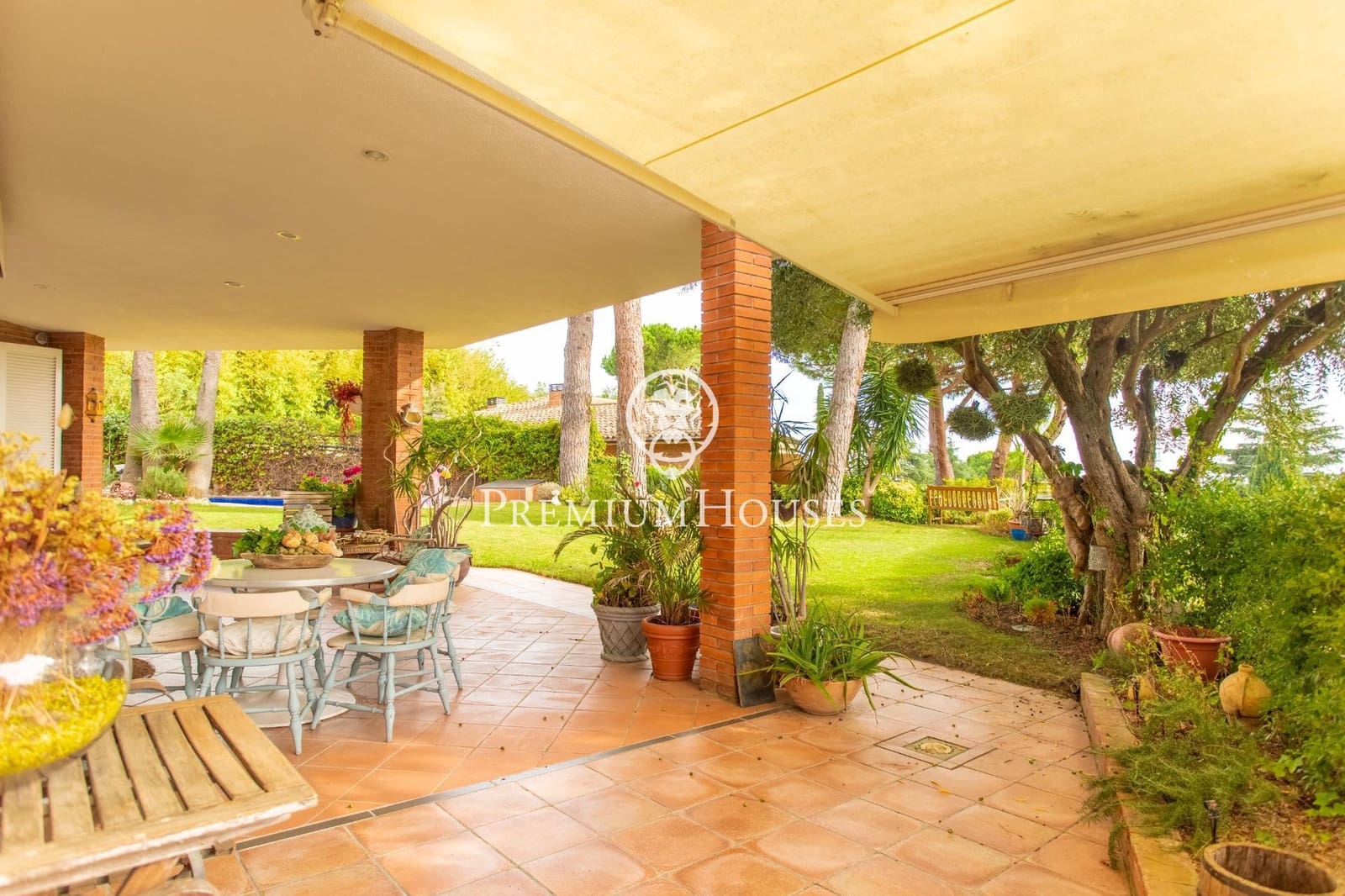 5 sypialnia Willa na sprzedaż w Sant Vicenc de Montalt z basenem garażem - 1 200 000 € (Ref: 9205012)