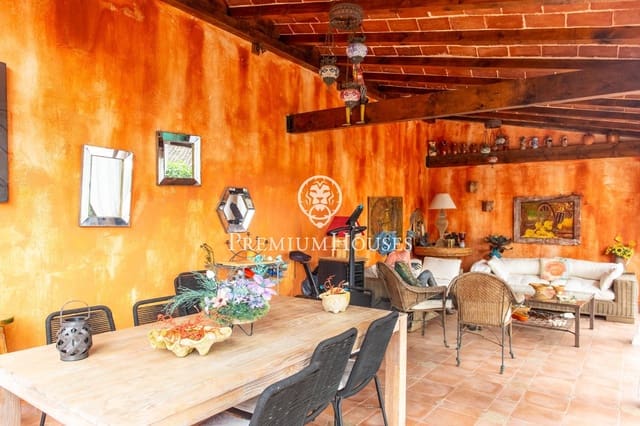 5 bedroom Villa for sale in Sant Vicenç de Montalt with pool garage - € 1,200,000 (Ref: 9205012)