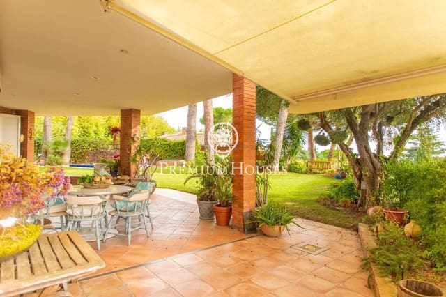 5 bedroom Villa for sale in Sant Vicenç de Montalt with pool garage - € 1,200,000 (Ref: 9205012)