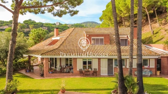 5 bedroom Villa for sale in Sant Vicenç de Montalt with pool garage - € 1,200,000 (Ref: 9205012)