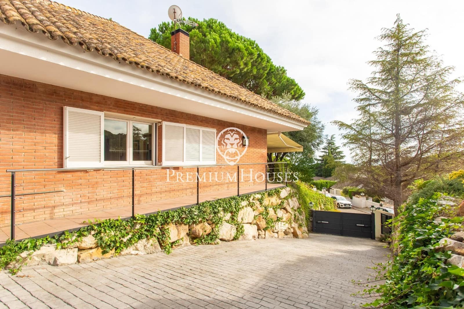 5 sypialnia Willa na sprzedaż w Sant Vicenc de Montalt z basenem garażem - 1 200 000 € (Ref: 9205012)