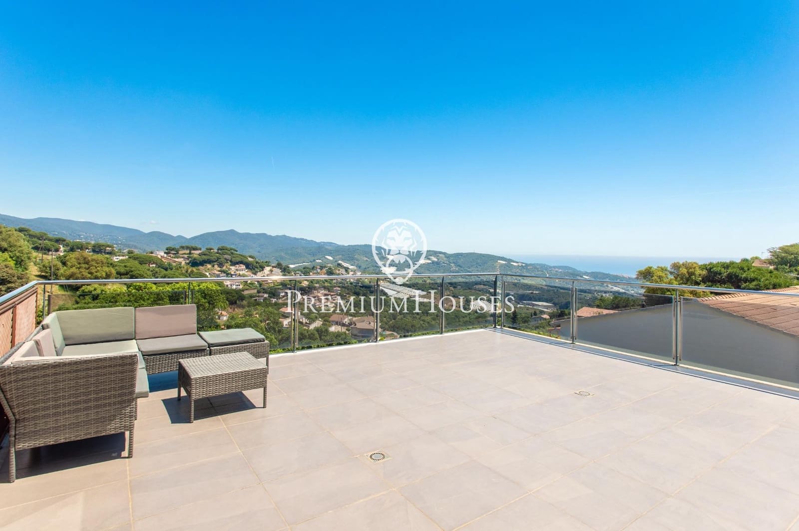 4 slaapkamer Villa te koop in Sant Cebria de Vallalta met zwembad garage - € 680.000 (Ref: 9205018)