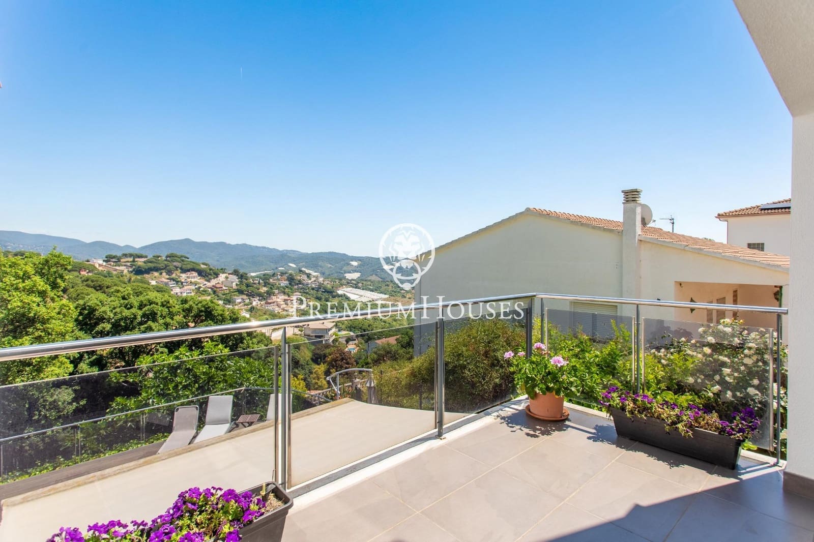 4 slaapkamer Villa te koop in Sant Cebria de Vallalta met zwembad garage - € 680.000 (Ref: 9205018)