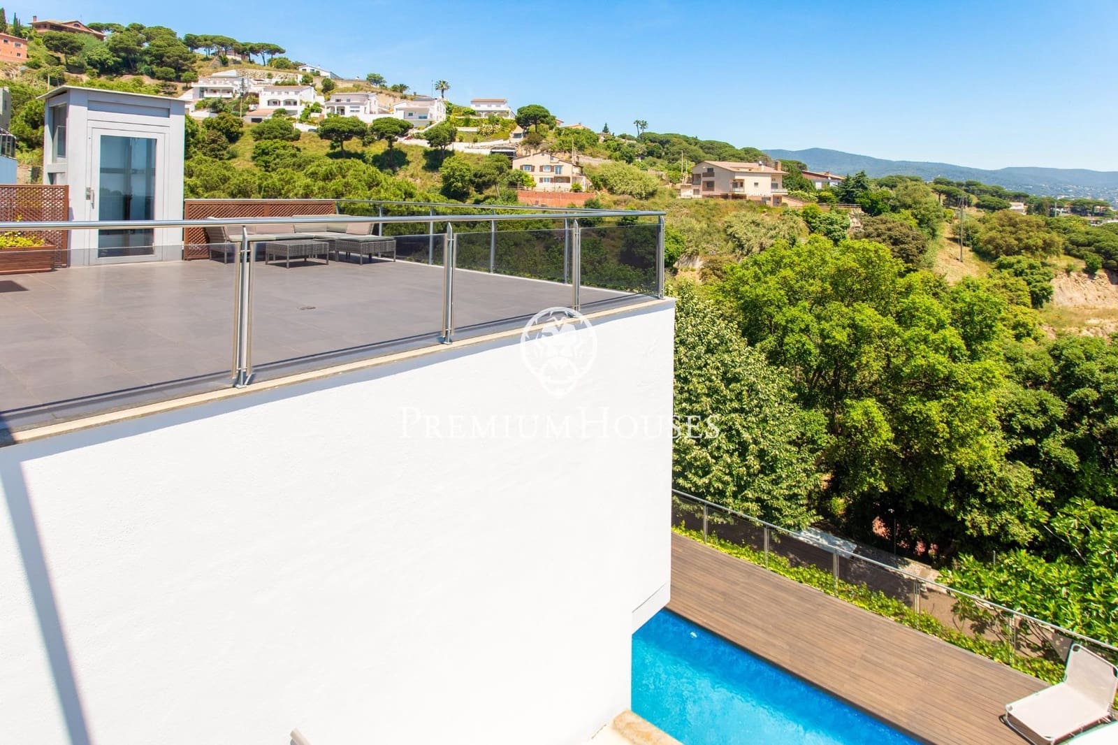 4 slaapkamer Villa te koop in Sant Cebria de Vallalta met zwembad garage - € 680.000 (Ref: 9205018)