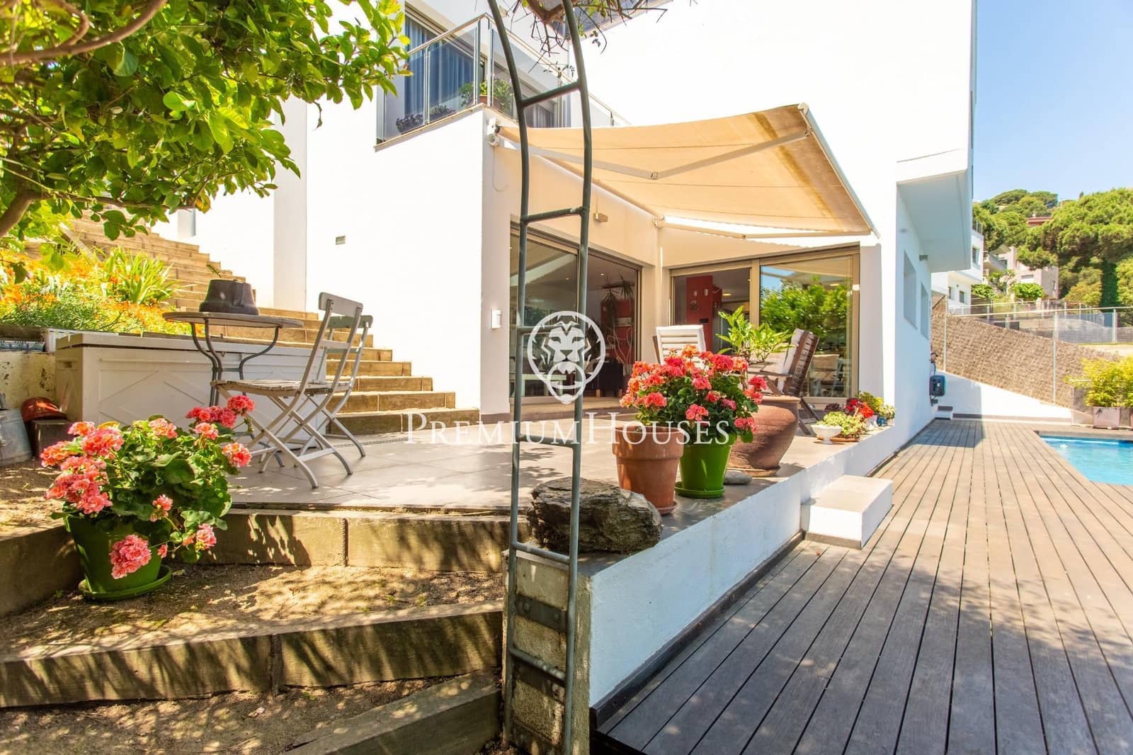 4 bedroom Villa for sale in Sant Cebria de Vallalta with pool garage - € 680,000 (Ref: 9205018)