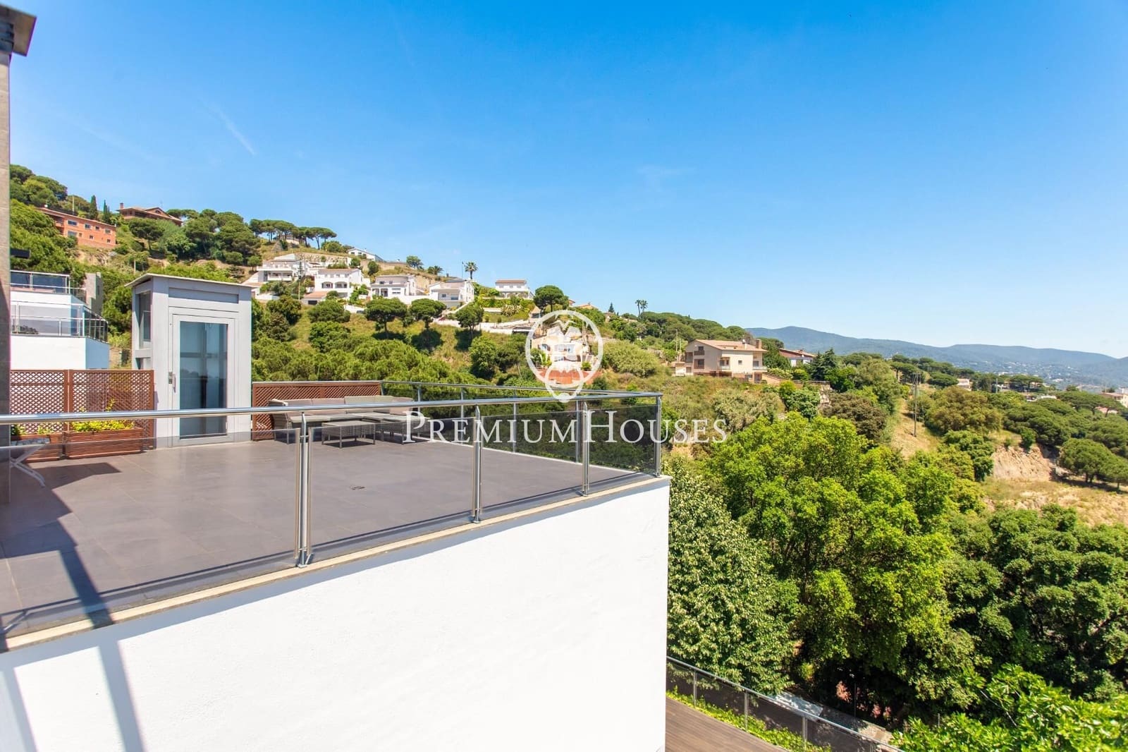 4 bedroom Villa for sale in Sant Cebria de Vallalta with pool garage - € 680,000 (Ref: 9205018)