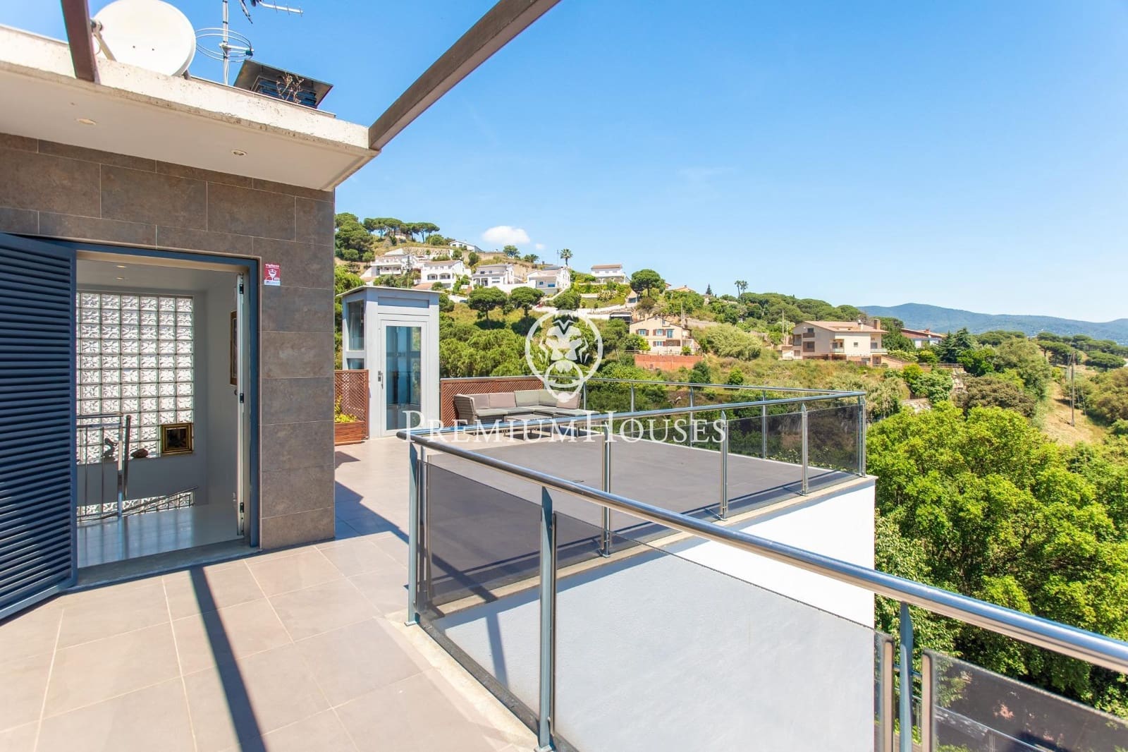 4 bedroom Villa for sale in Sant Cebria de Vallalta with pool garage - € 680,000 (Ref: 9205018)