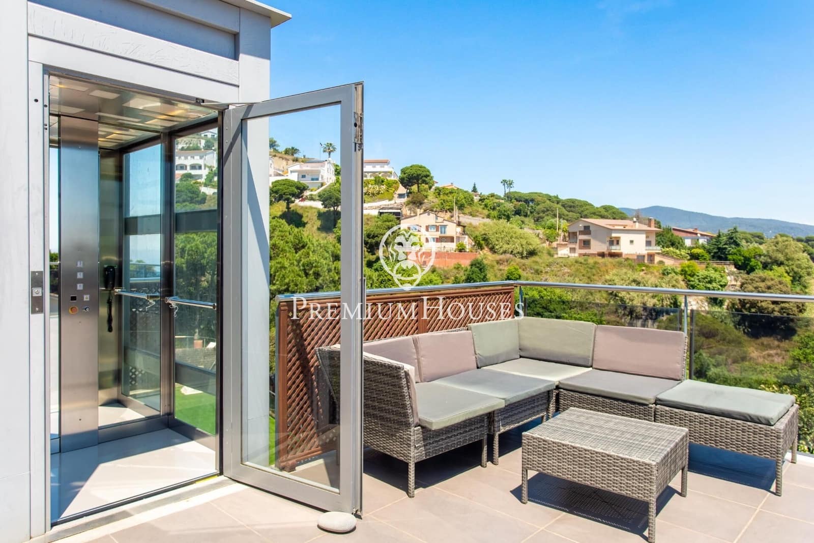 4 Zimmer Villa zu verkaufen in Sant Cebria de Vallalta mit Pool Garage - 680.000 € (Ref: 9205018)