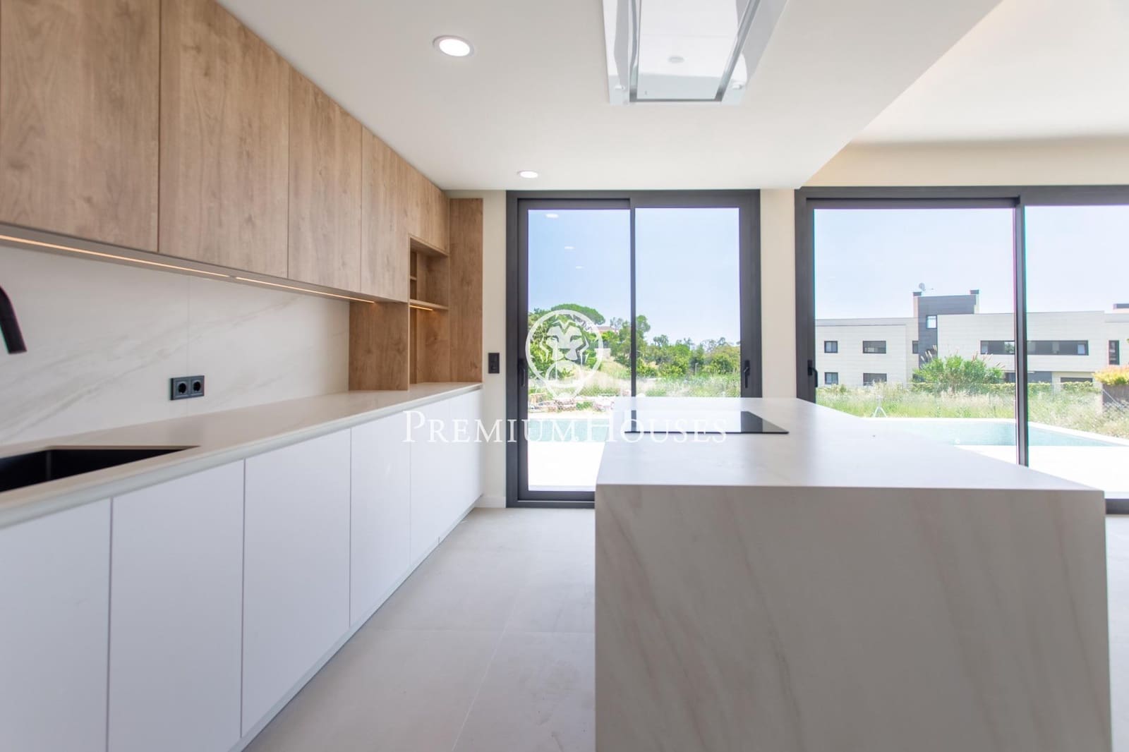 4 soveværelse Villa til salg i Teia med swimmingpool garage - € 1.100.000 (Ref: 9205023)